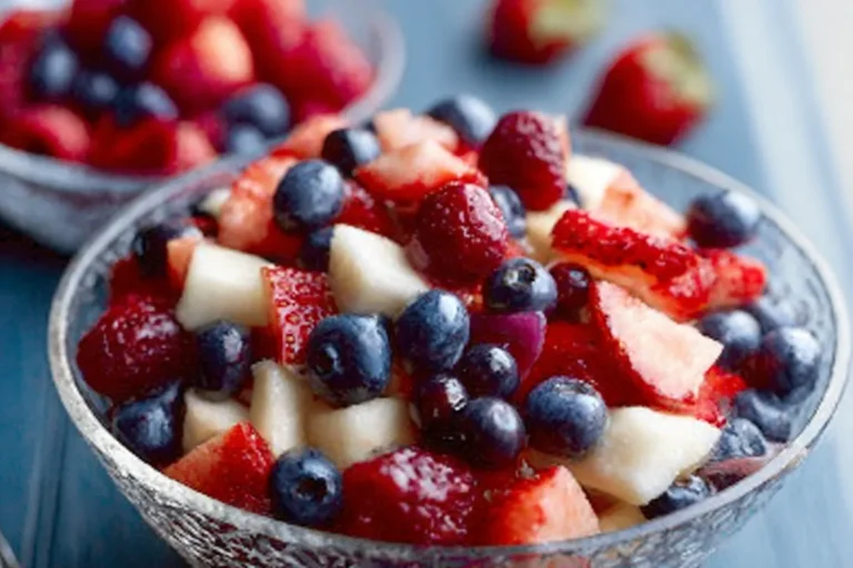 Easy Red White and Blue Fruit Salad (Memorial Day Dessert)